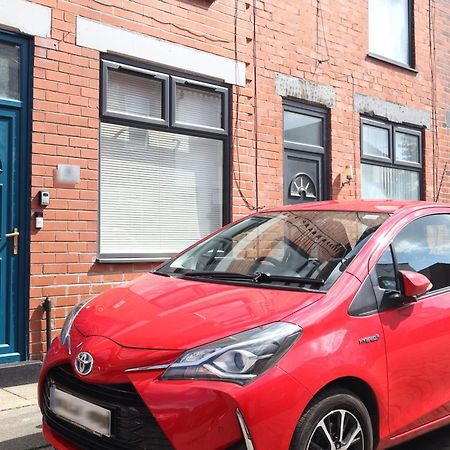 2-Bedroom, Free Parking, High Speed Wi-Fi, Swinton Manchester Ngoại thất bức ảnh