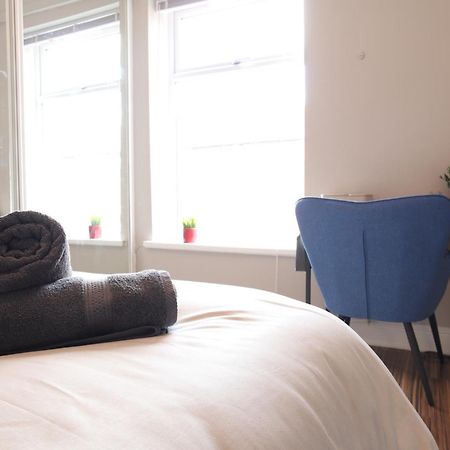 2-Bedroom, Free Parking, High Speed Wi-Fi, Swinton Manchester Ngoại thất bức ảnh