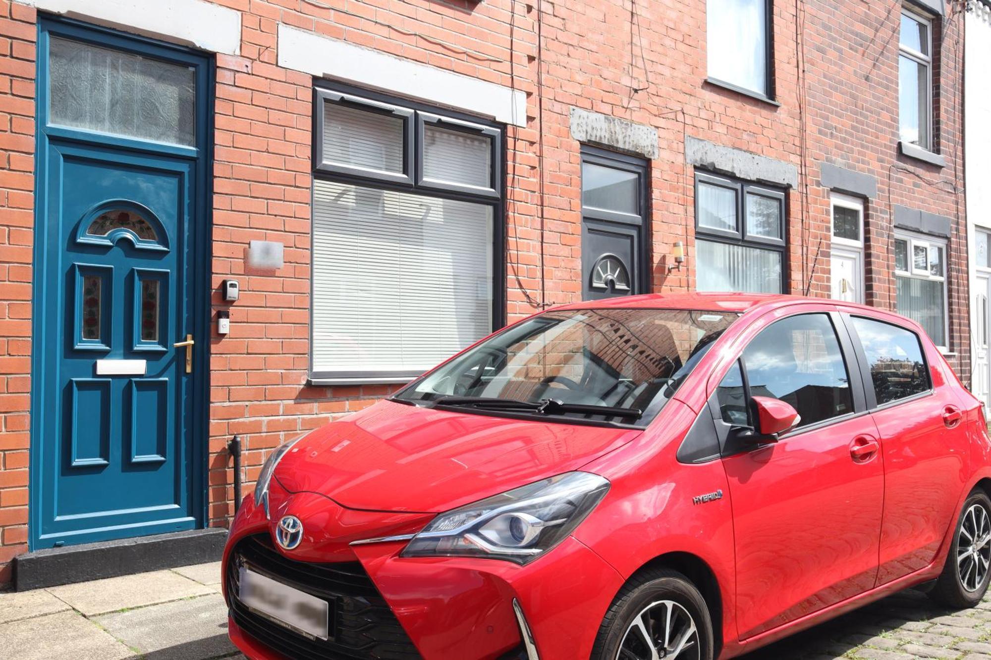 2-Bedroom, Free Parking, High Speed Wi-Fi, Swinton Manchester Ngoại thất bức ảnh