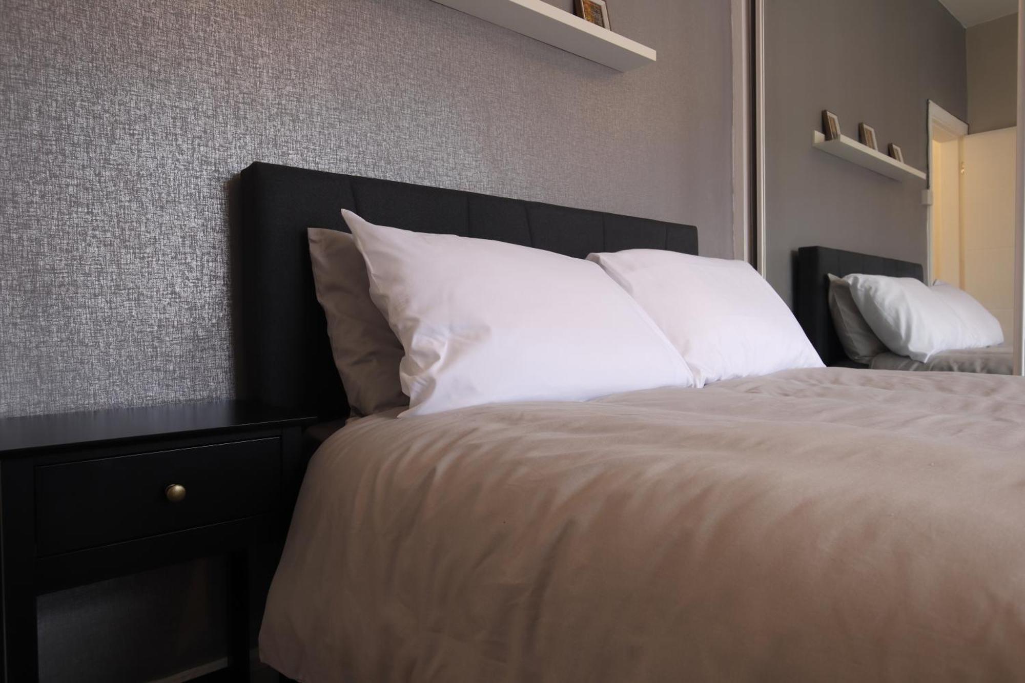 2-Bedroom, Free Parking, High Speed Wi-Fi, Swinton Manchester Ngoại thất bức ảnh