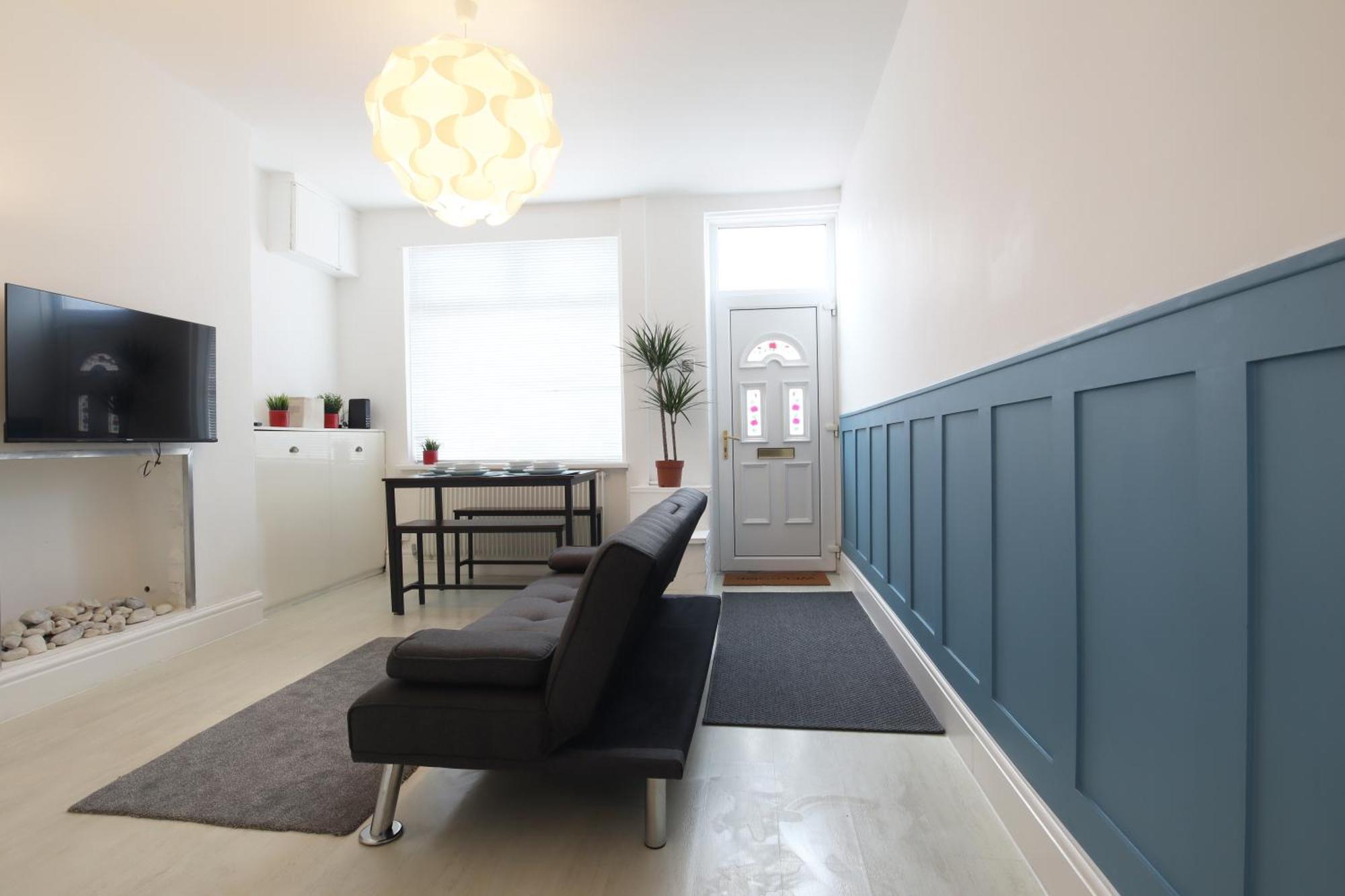 2-Bedroom, Free Parking, High Speed Wi-Fi, Swinton Manchester Ngoại thất bức ảnh